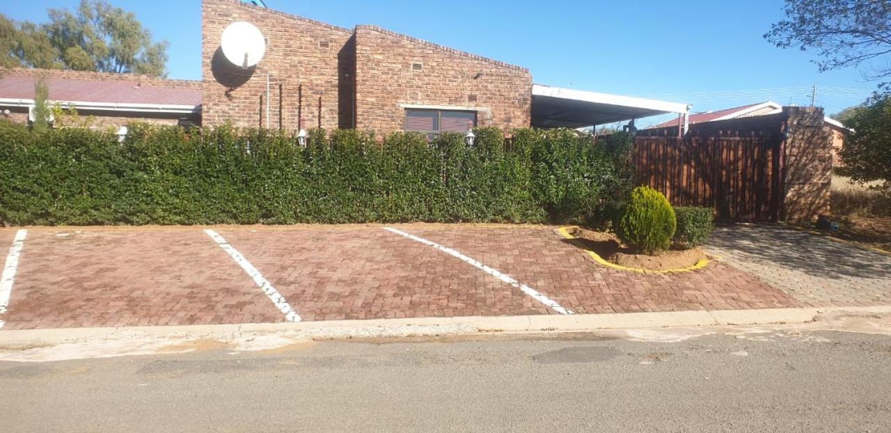 Aliwal Villa Guest Lodge Exterior photo